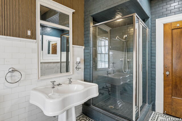 Image 41 of 57 For 228 Mulberry Ave W