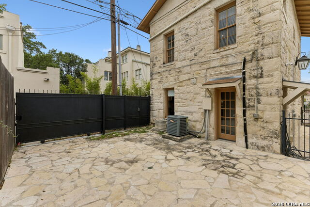 Image 49 of 57 For 228 Mulberry Ave W