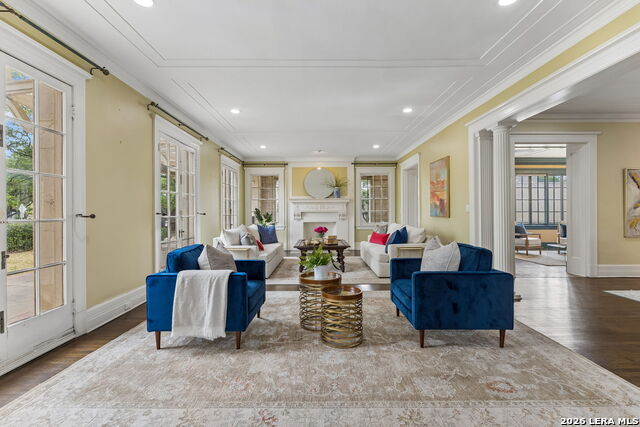 Image 8 of 57 For 228 Mulberry Ave W