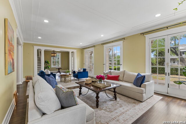 Image 9 of 57 For 228 Mulberry Ave W