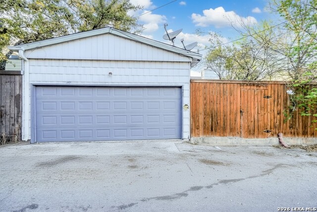 Image 27 of 30 For 6422 Honey Hl