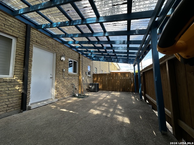 Image 19 of 21 For 121 W Silver Sands  121