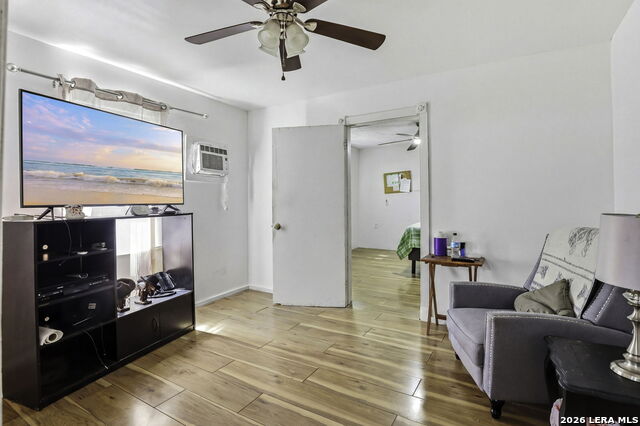 Image 15 of 26 For 521 San Joaquin N