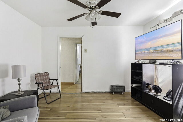 Image 16 of 26 For 521 San Joaquin N