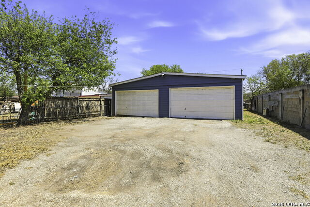 Image 22 of 26 For 521 San Joaquin N