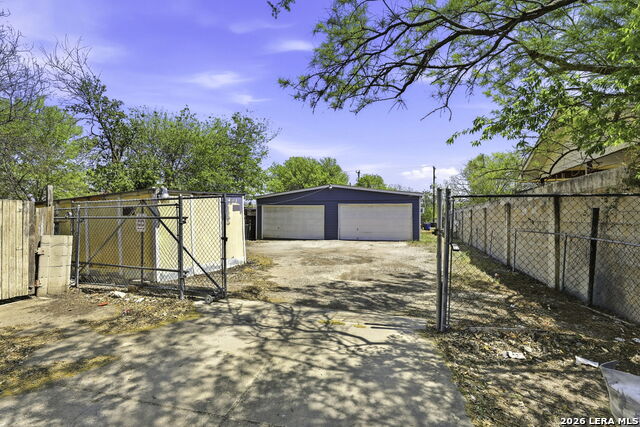 Image 25 of 26 For 521 San Joaquin N