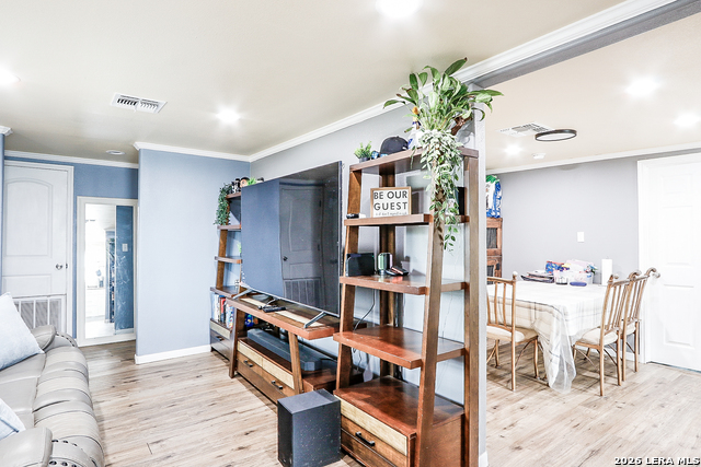 Image 4 of 15 For 410 Crisp N