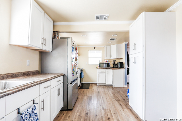 Image 7 of 15 For 410 Crisp N