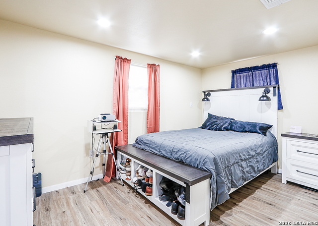 Image 9 of 15 For 410 Crisp N