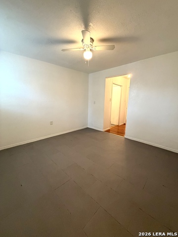 Image 11 of 18 For 122 Waugh  