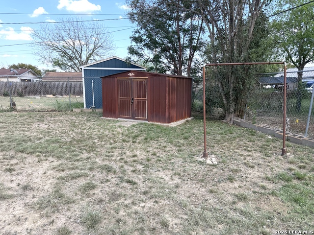 Image 18 of 18 For 122 Waugh  