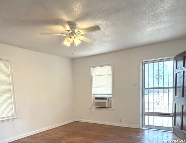 Image 4 of 18 For 122 Waugh  