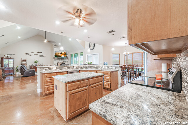 Listing photo id 12 for 946 County Road 361
