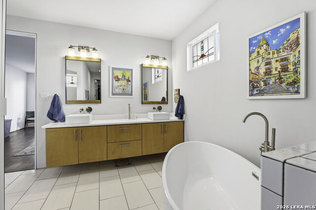 Listing photo id 26 for 130 Clay  