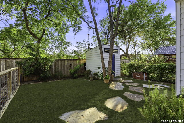 Listing photo id 35 for 130 Clay  