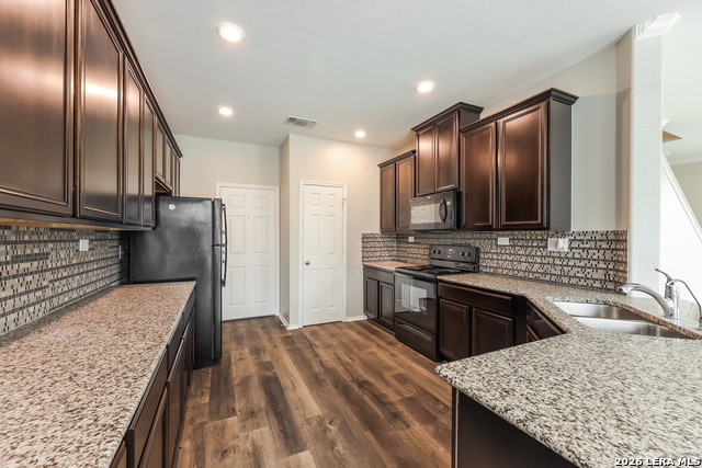 Image 9 of 15 For 2625 Green Leaf Way