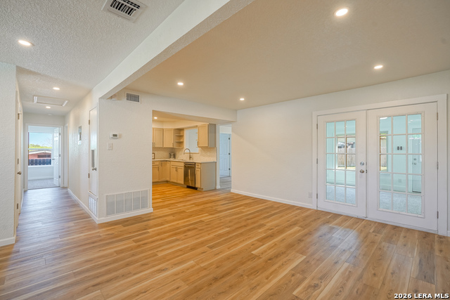 Image 3 of 29 For 3934 Southport