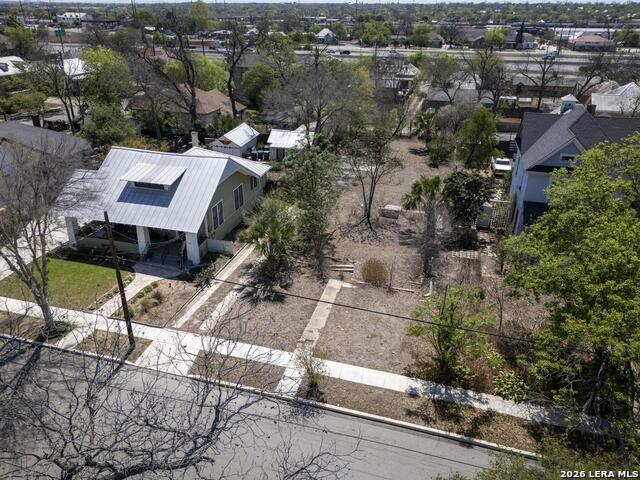 Image 31 of 42 For 810 Mason  