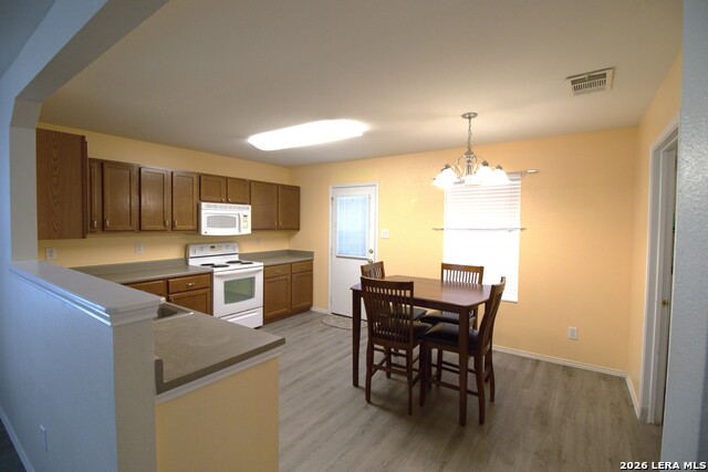 Image 7 of 21 For 137 Willow Brook