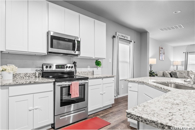 Listing photo id 16 for 10439 Lateleaf Oak