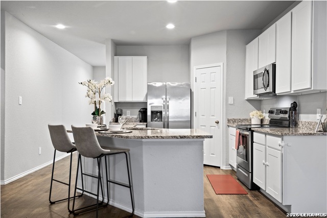 Listing photo id 2 for 10439 Lateleaf Oak