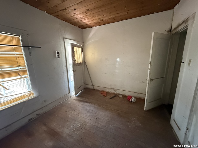 Image 5 of 36 For 3007 Buena Vista