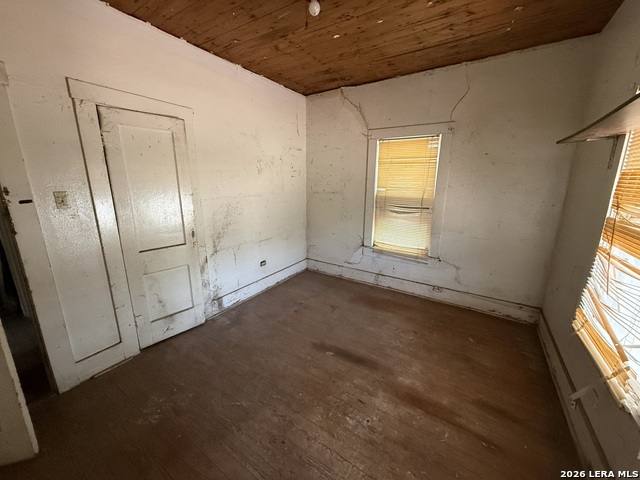 Image 6 of 36 For 3007 Buena Vista