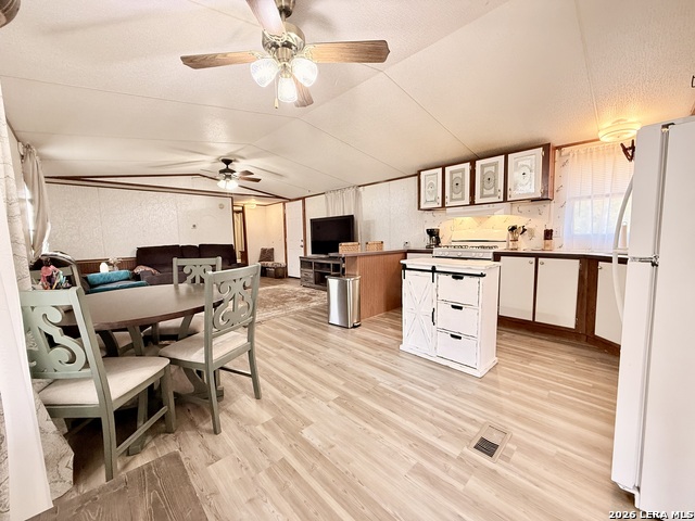 Image 11 of 35 For 721 Oak Dr  