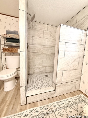 Image 19 of 35 For 721 Oak Dr  