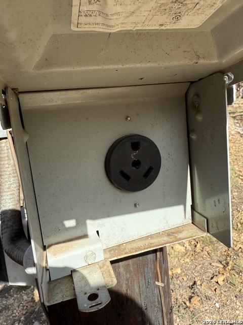 Image 28 of 35 For 721 Oak Dr  