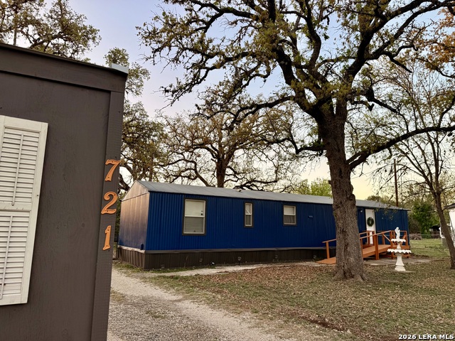 Image 3 of 35 For 721 Oak Dr  