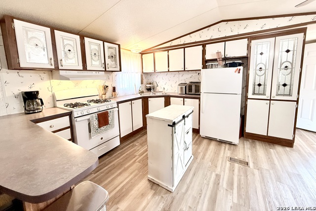 Image 9 of 35 For 721 Oak Dr  