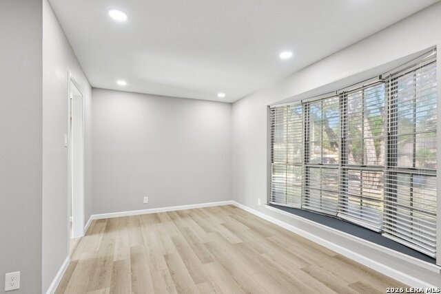 Image 5 of 29 For 11815 Broadwood