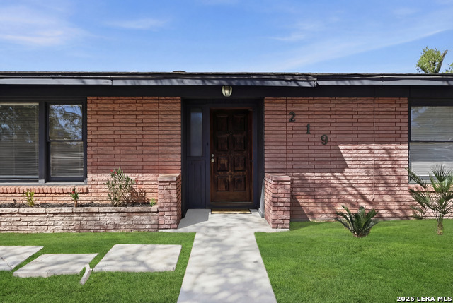 Image 3 of 39 For 219 Sunnycrest