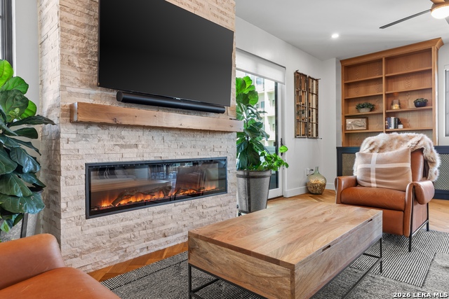 Image 10 of 50 For 230 Dwyer  705