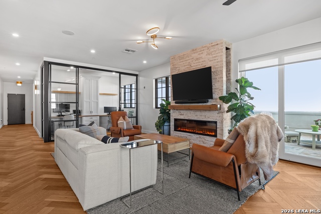 Image 11 of 50 For 230 Dwyer  705