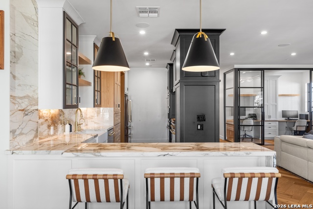 Image 15 of 50 For 230 Dwyer  705