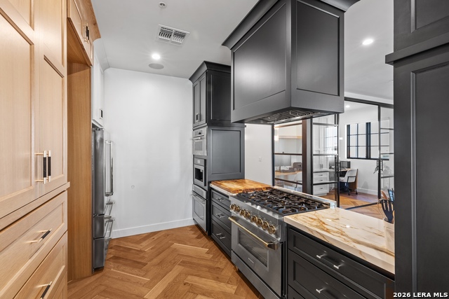 Image 18 of 50 For 230 Dwyer  705