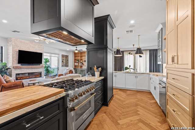 Image 19 of 50 For 230 Dwyer  705