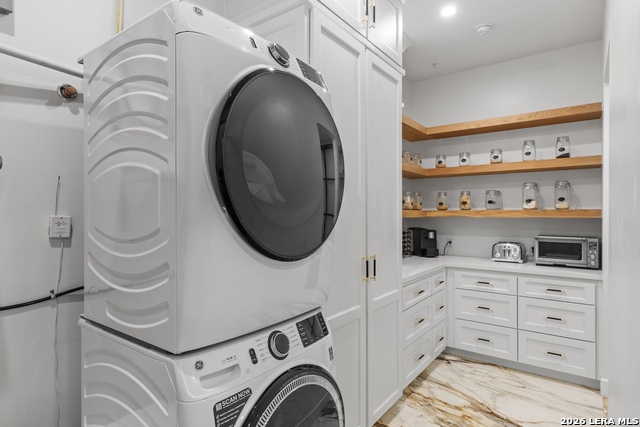 Image 26 of 50 For 230 Dwyer  705