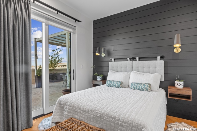 Image 28 of 50 For 230 Dwyer  705