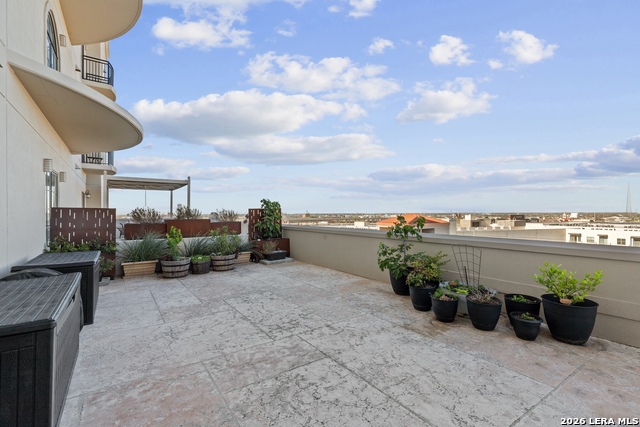 Image 30 of 50 For 230 Dwyer  705