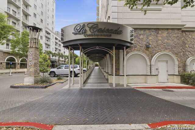 Image 37 of 50 For 230 Dwyer  705