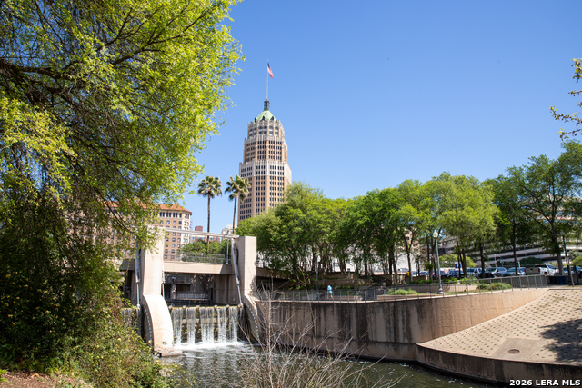 Image 39 of 50 For 230 Dwyer  705