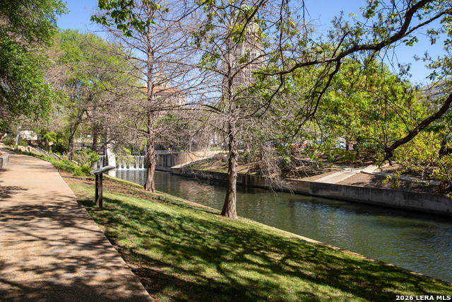 Image 40 of 50 For 230 Dwyer  705