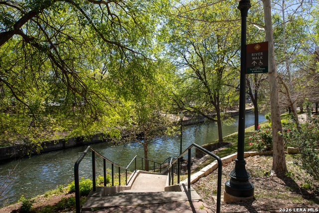 Image 41 of 50 For 230 Dwyer  705