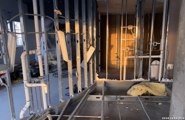 Image 45 of 50 For 230 Dwyer  705