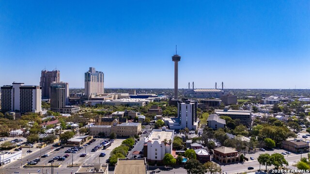 Image 47 of 50 For 230 Dwyer  705