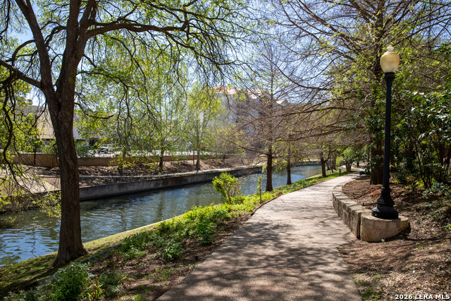 Image 5 of 50 For 230 Dwyer  705