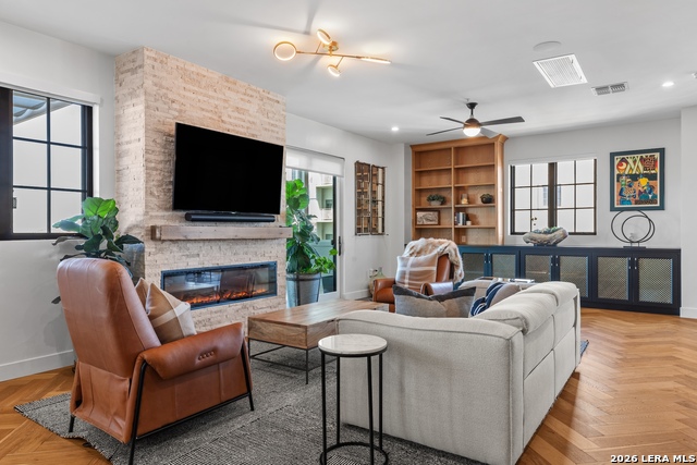 Image 6 of 50 For 230 Dwyer  705